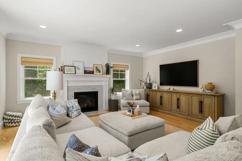 32 Settlers Court Bedford NH 03110