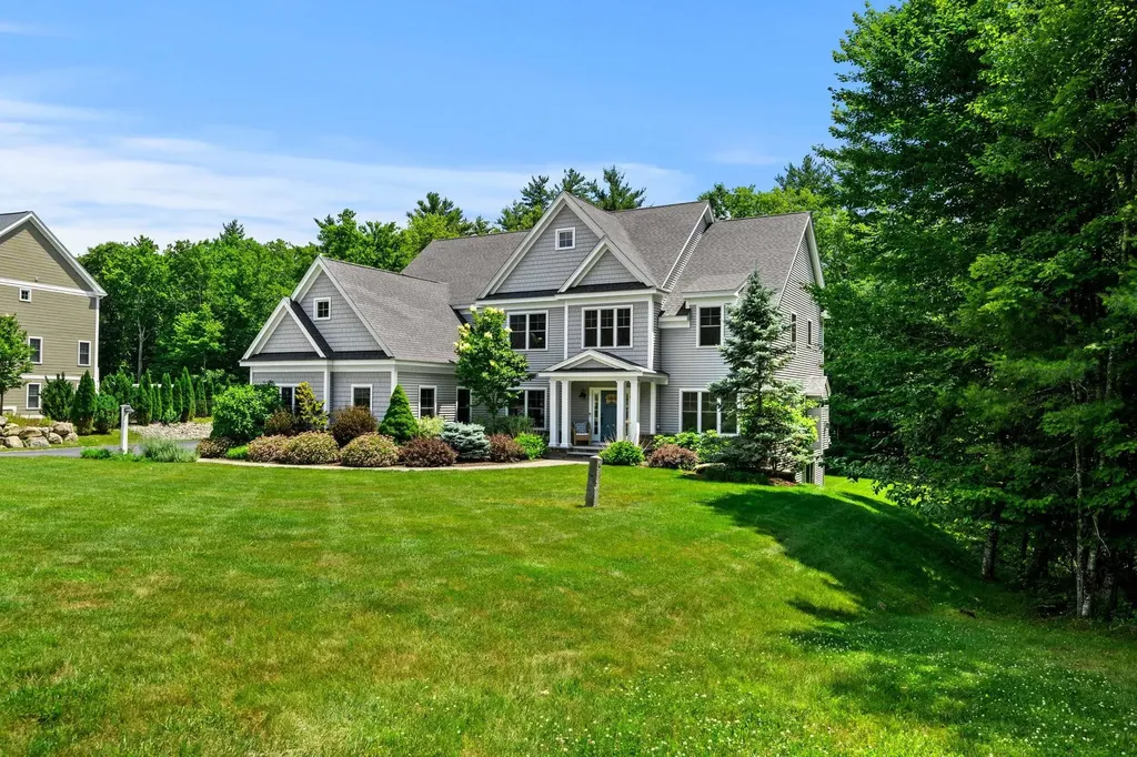 32 Settlers Court Bedford NH 03110