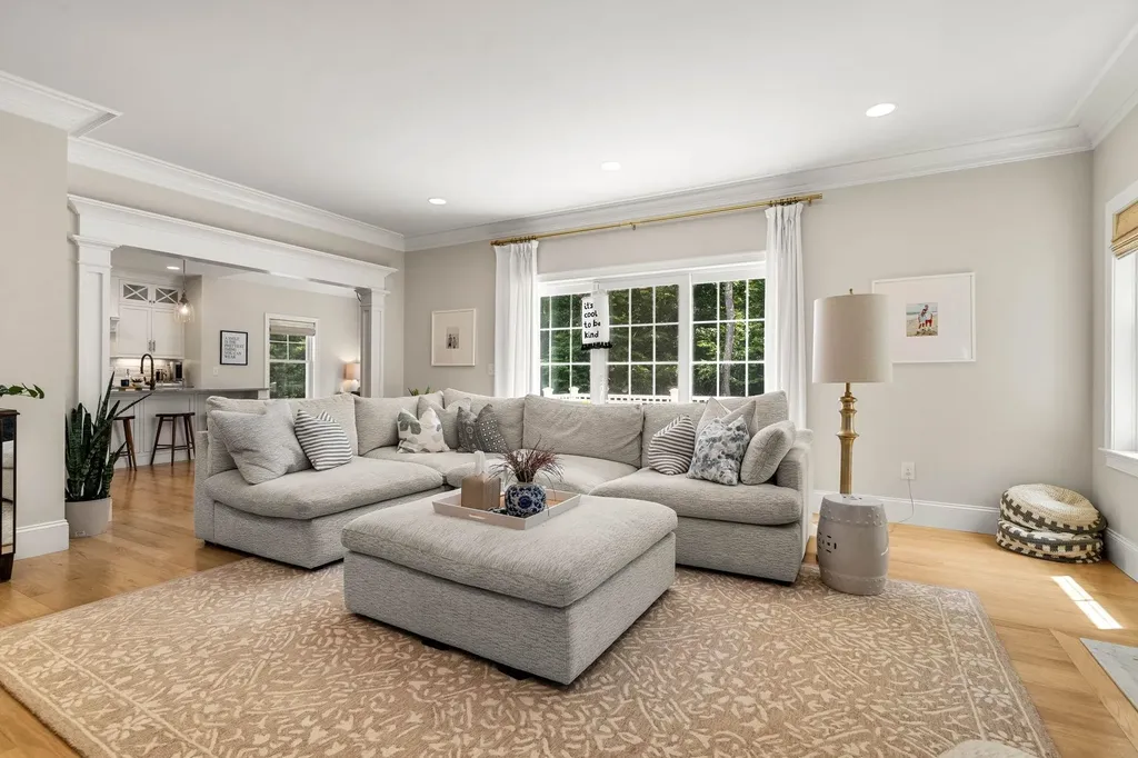 32 Settlers Court Bedford NH 03110