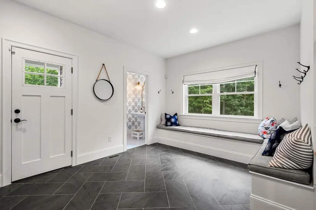 32 Settlers Court Bedford NH 03110