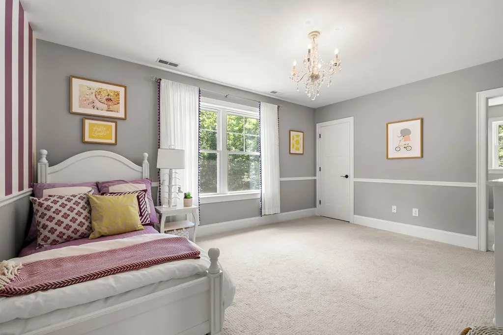 32 Settlers Court Bedford NH 03110