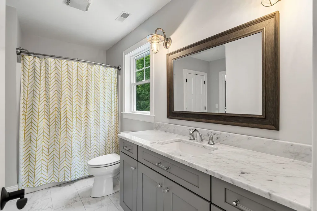 32 Settlers Court Bedford NH 03110