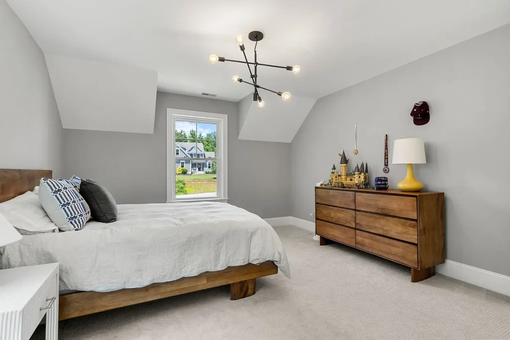 32 Settlers Court Bedford NH 03110