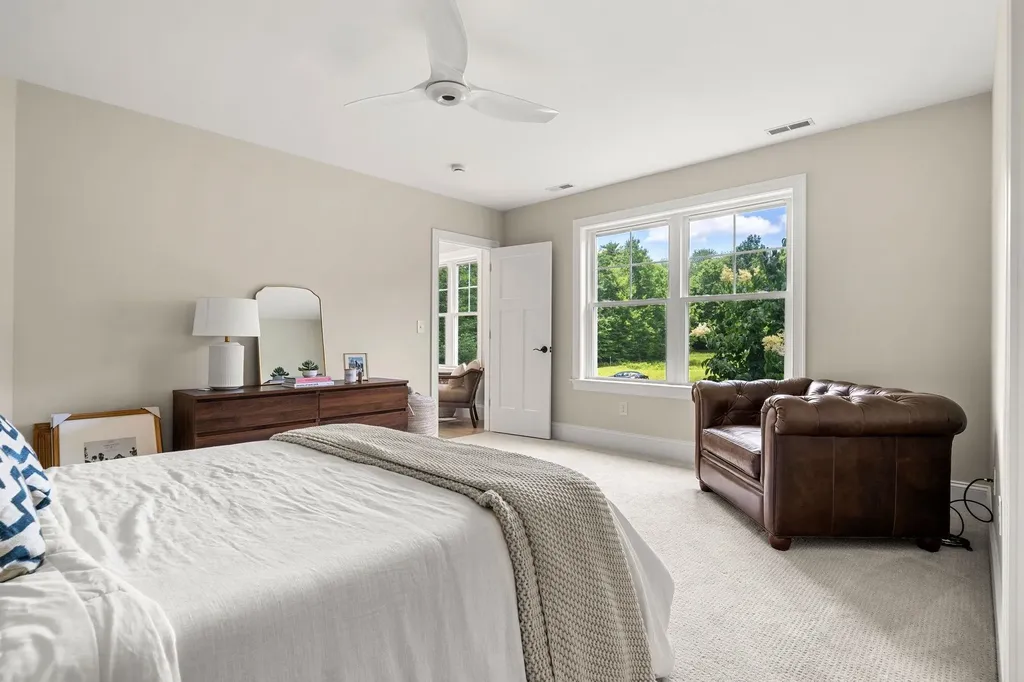32 Settlers Court Bedford NH 03110