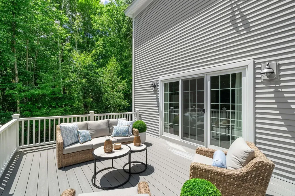 32 Settlers Court Bedford NH 03110