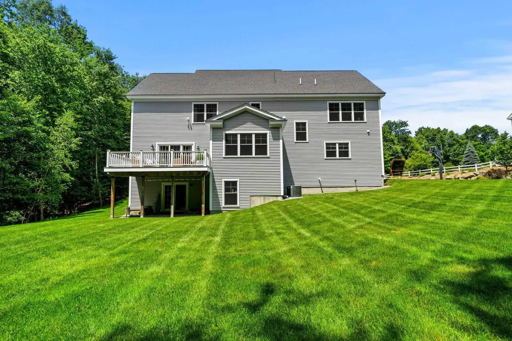 32 Settlers Court Bedford NH 03110