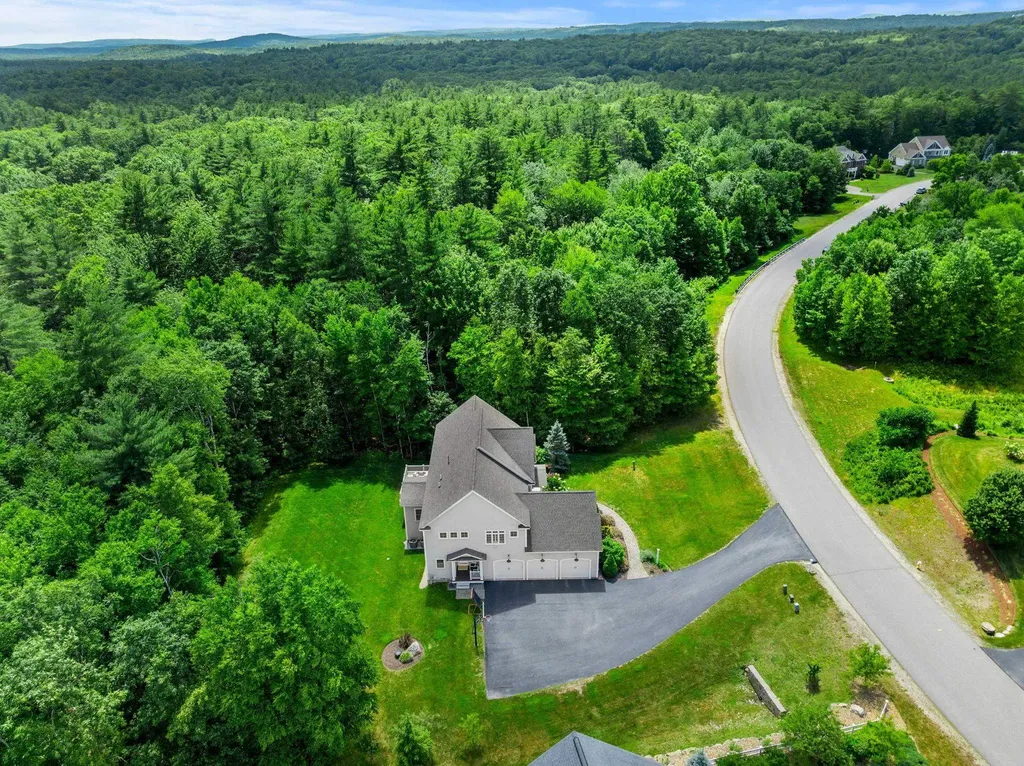 32 Settlers Court Bedford NH 03110