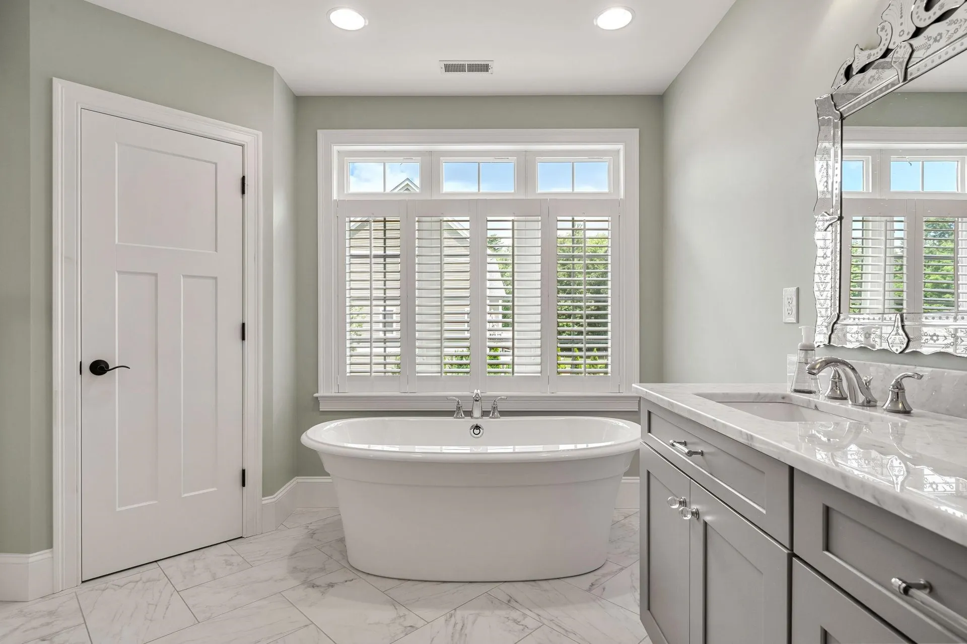 32 Settlers Court Bedford NH 03110