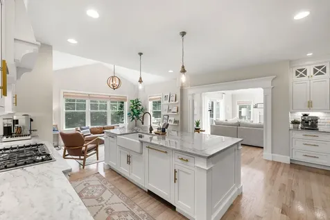 32 Settlers Court Bedford NH 03110