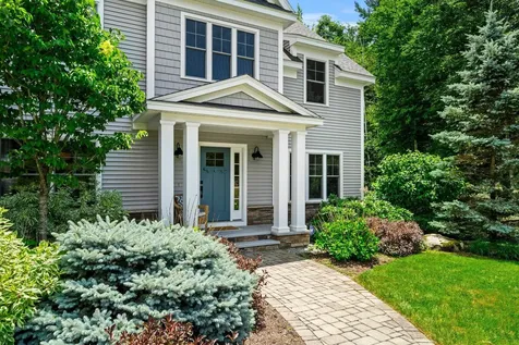 32 Settlers Court Bedford NH 03110