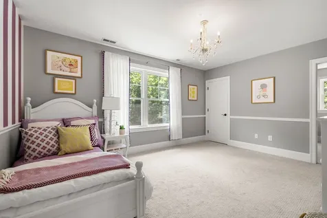 32 Settlers Court Bedford NH 03110