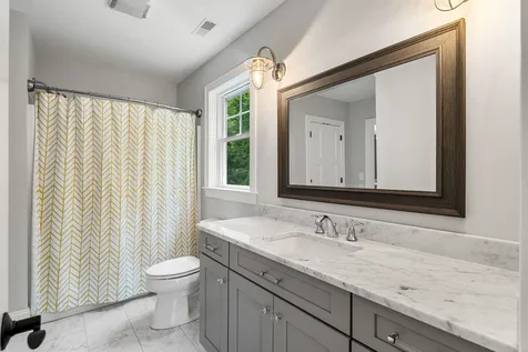 32 Settlers Court Bedford NH 03110
