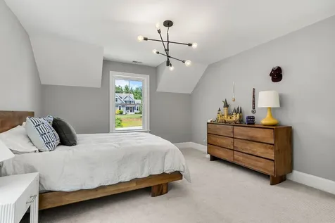 32 Settlers Court Bedford NH 03110