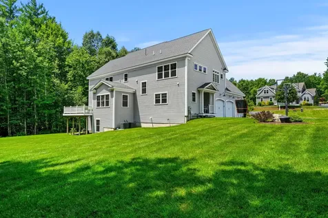 32 Settlers Court Bedford NH 03110