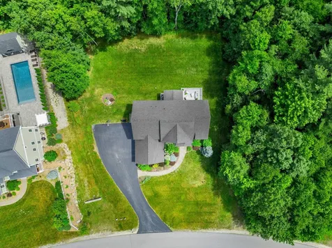32 Settlers Court Bedford NH 03110