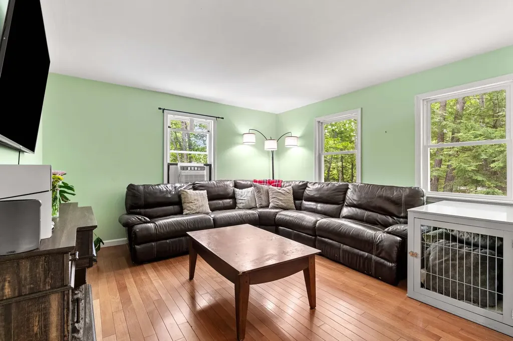 9 Pondview Road Weare NH 03281