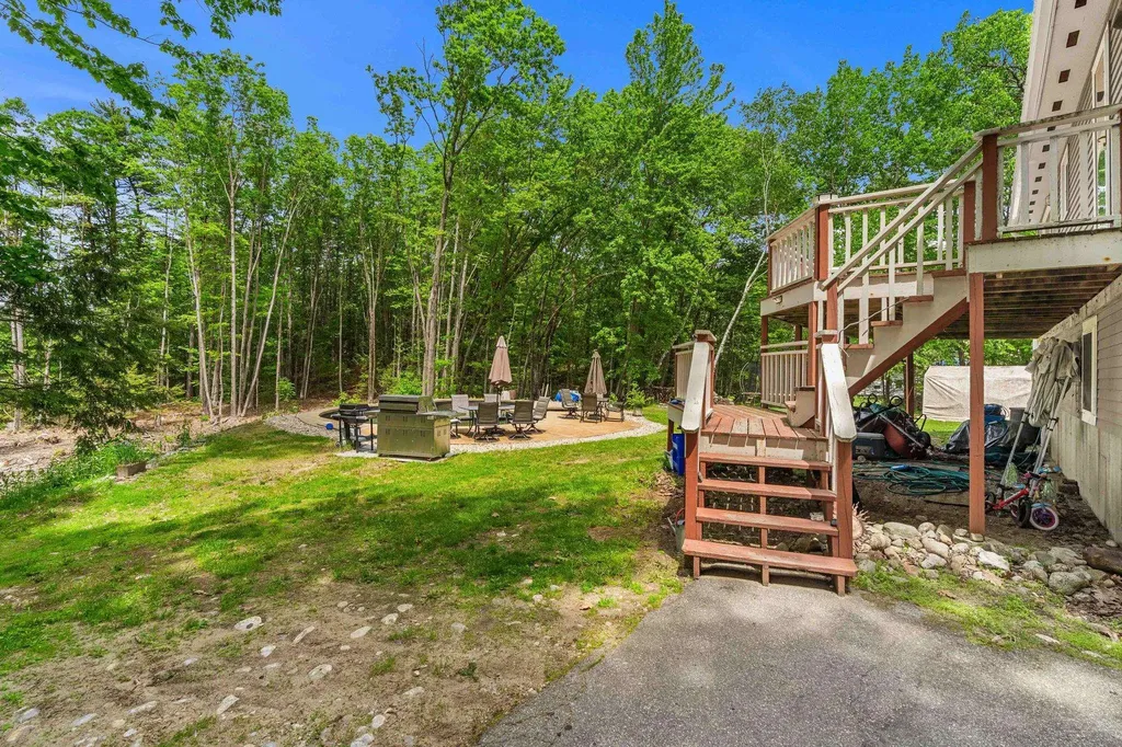 9 Pondview Road Weare NH 03281