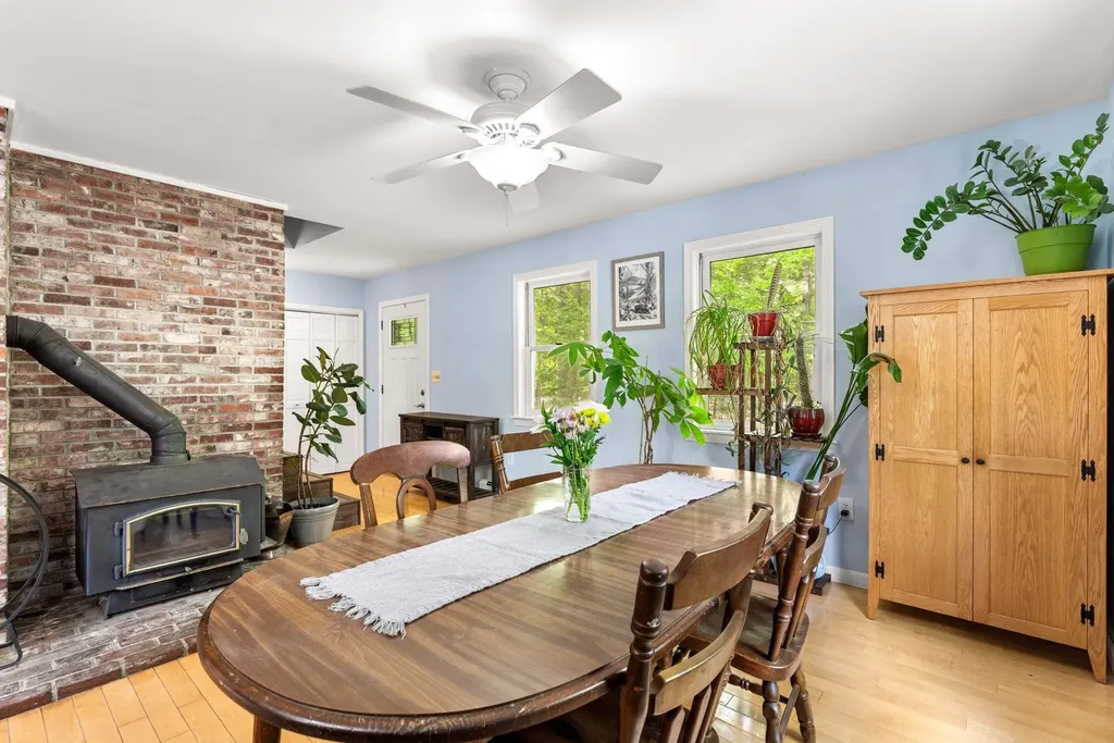 9 Pondview Road Weare NH 03281
