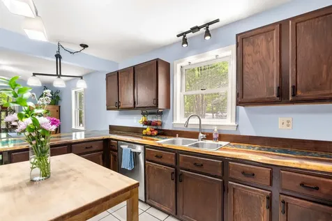 9 Pondview Road Weare NH 03281