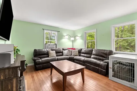 9 Pondview Road Weare NH 03281