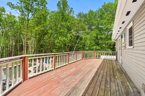 9 Pondview Road Weare NH 03281