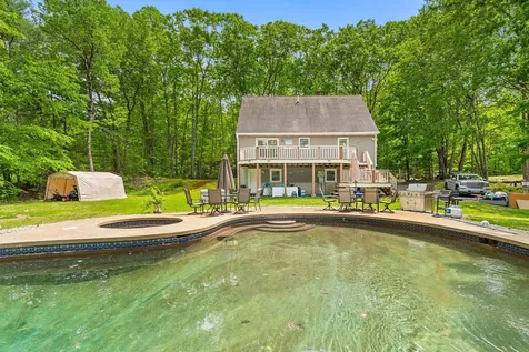 9 Pondview Road Weare NH 03281