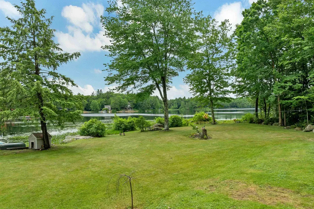 18 W Huntress Pond Road Barnstead NH 03225