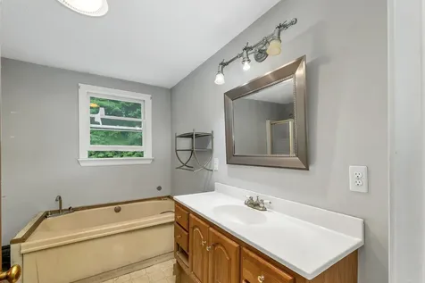 18 W Huntress Pond Road Barnstead NH 03225