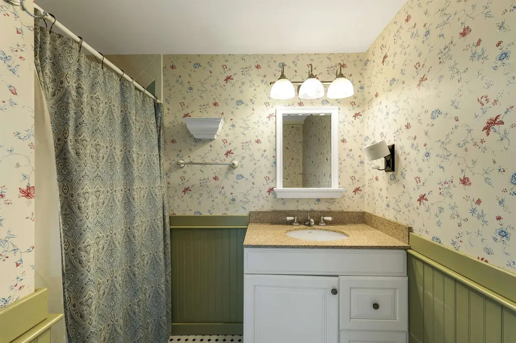 105 Waukewan Street Meredith NH 03253