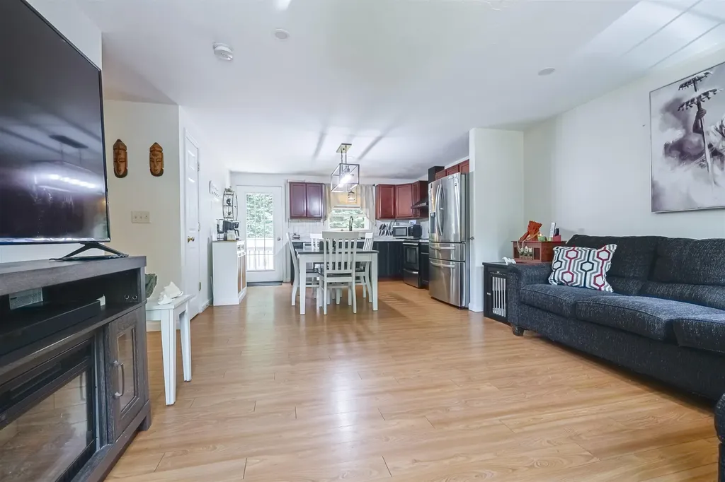 16 Lincoln Lane Barnstead NH 03225