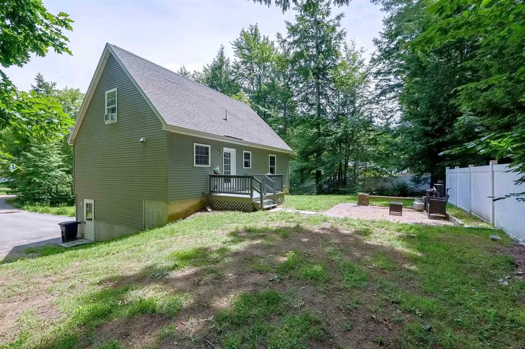 16 Lincoln Lane Barnstead NH 03225