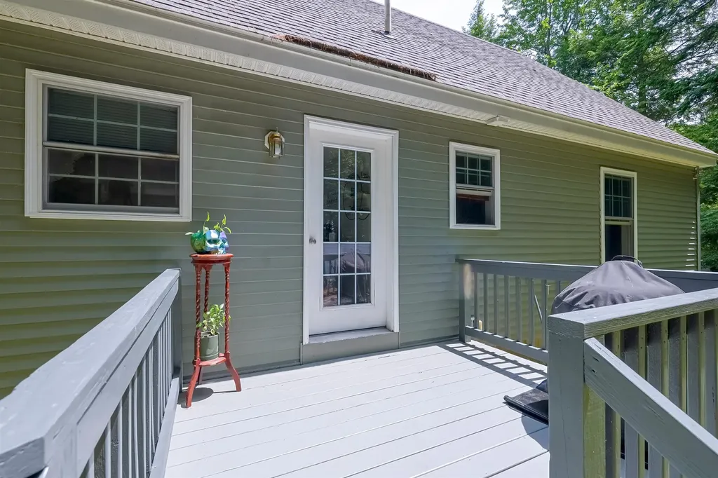 16 Lincoln Lane Barnstead NH 03225