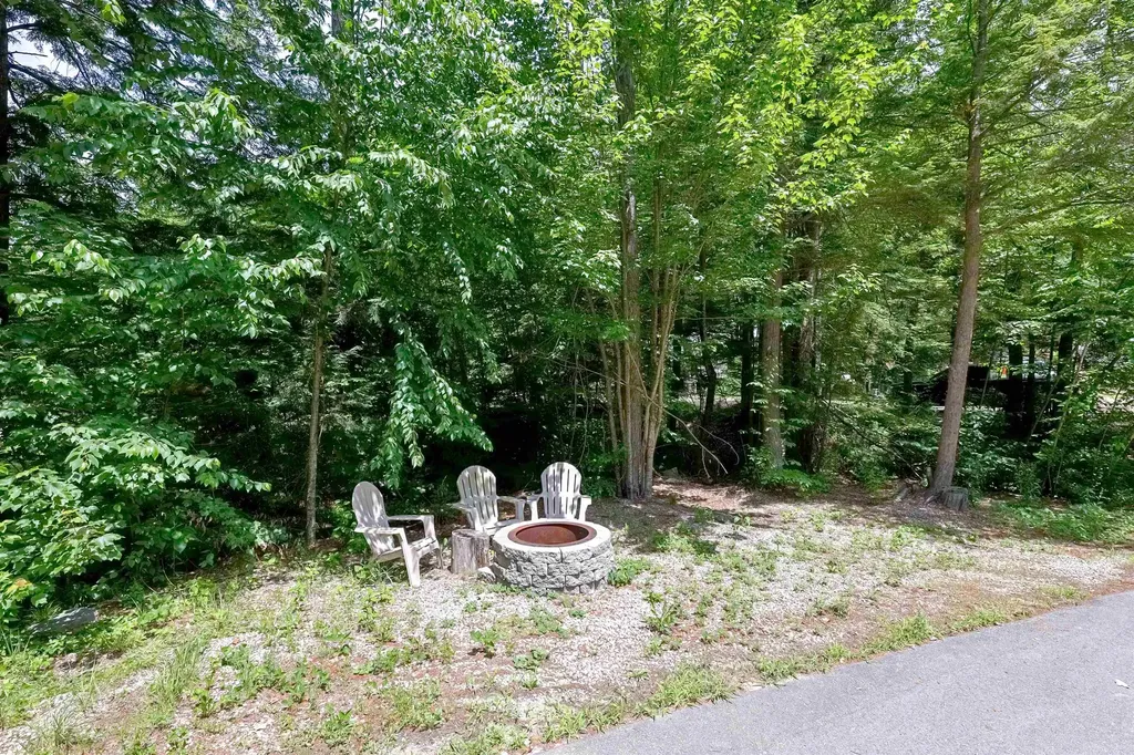 16 Lincoln Lane Barnstead NH 03225