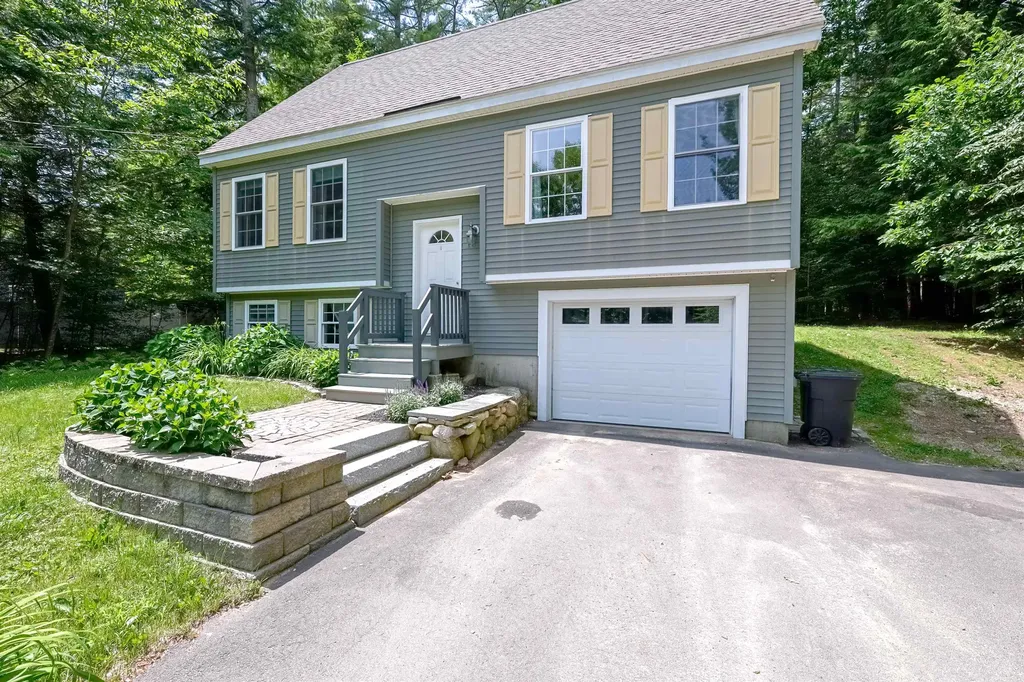 16 Lincoln Lane Barnstead NH 03225
