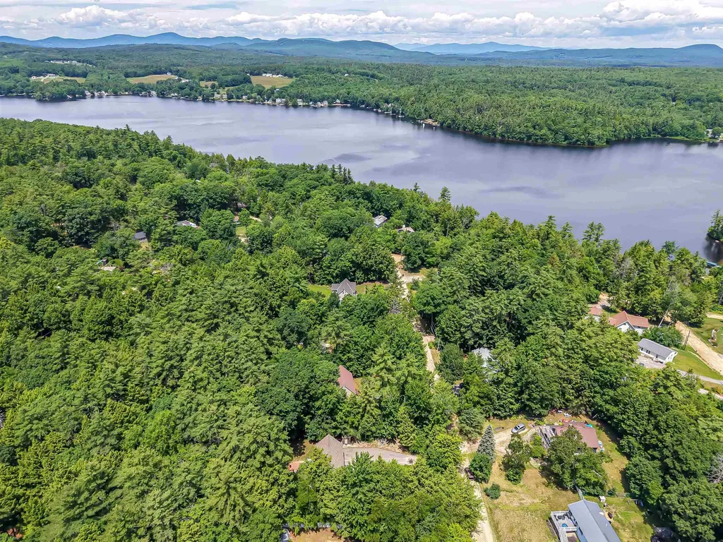 16 Lincoln Lane Barnstead NH 03225