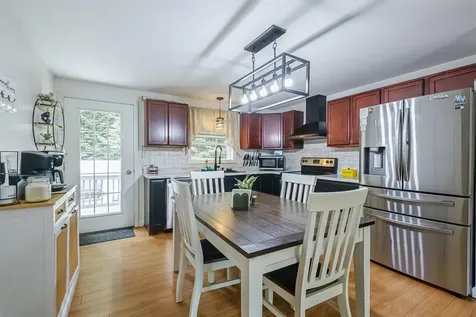 16 Lincoln Lane Barnstead NH 03225