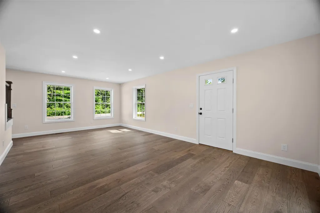 335 Raymond Road Chester NH 03036