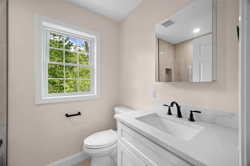 335 Raymond Road Chester NH 03036