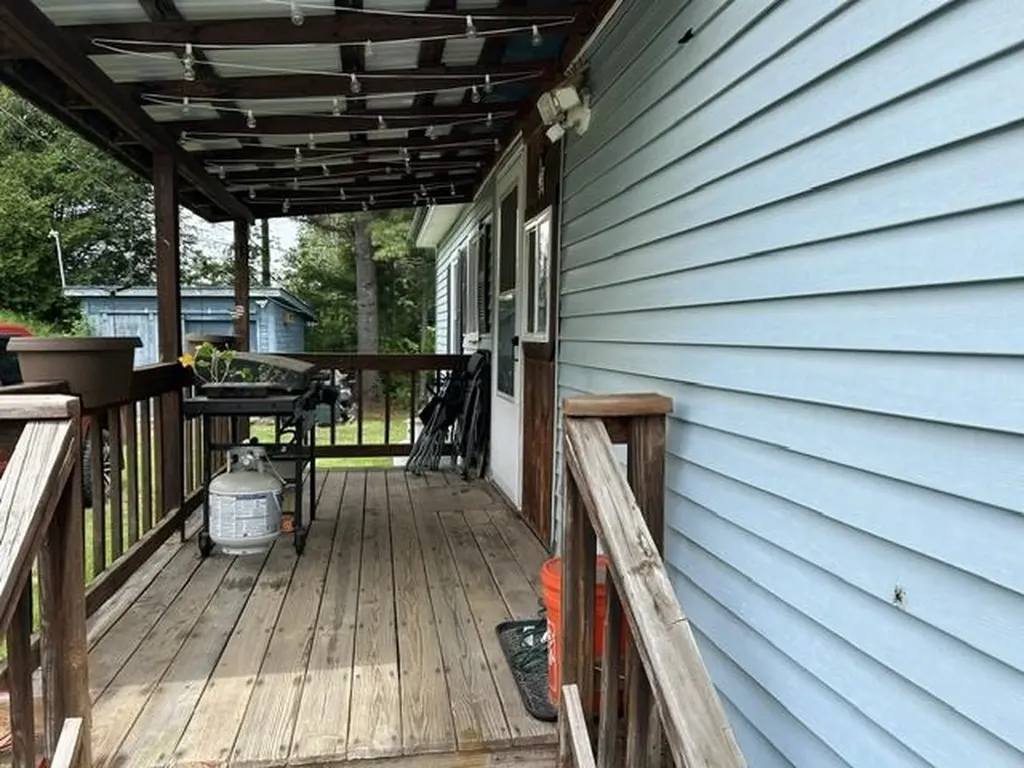 33 Edwards Street Colebrook NH 03576
