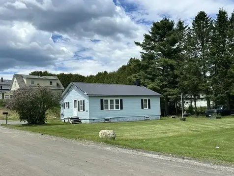 33 Edwards Street Colebrook NH 03576