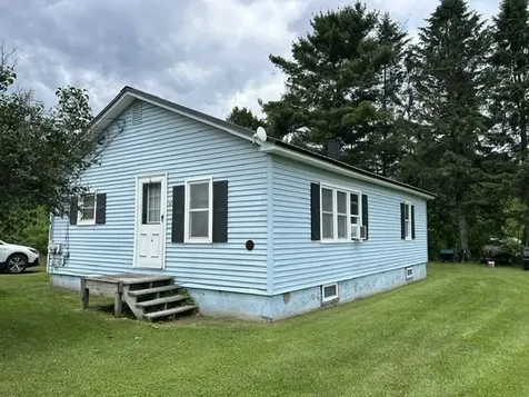 33 Edwards Street Colebrook NH 03576