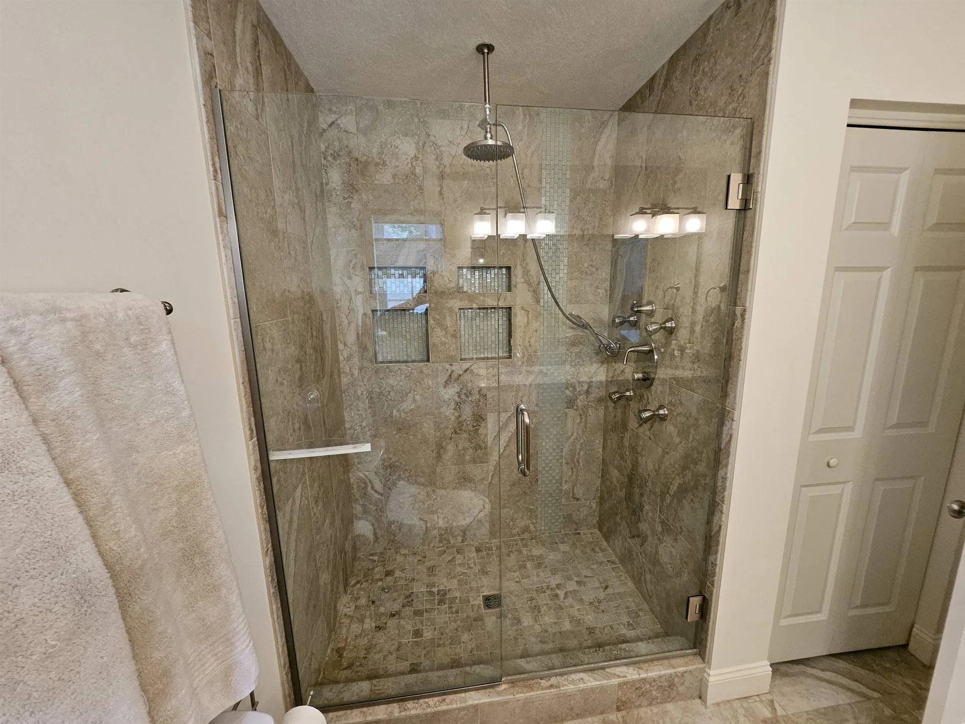 9 Hemlock Drive Newton NH 03858