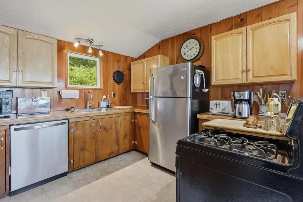 78 Colburn Lane Rindge NH 03461