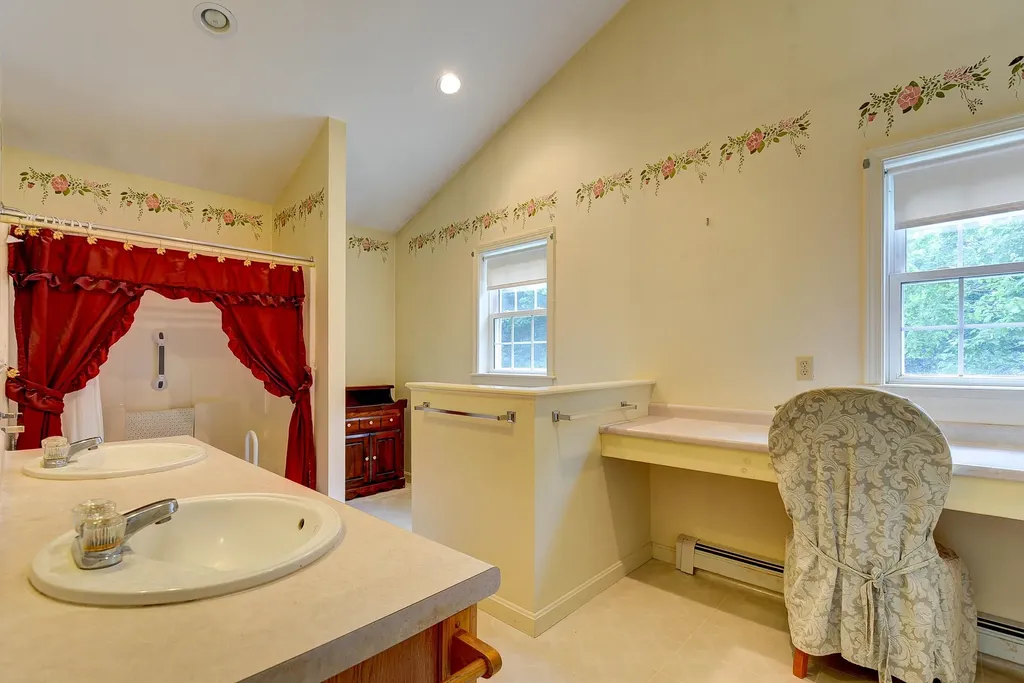 407 Dandiview Road Conway NH 03860