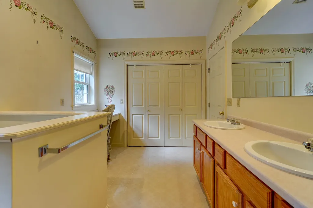 407 Dandiview Road Conway NH 03860