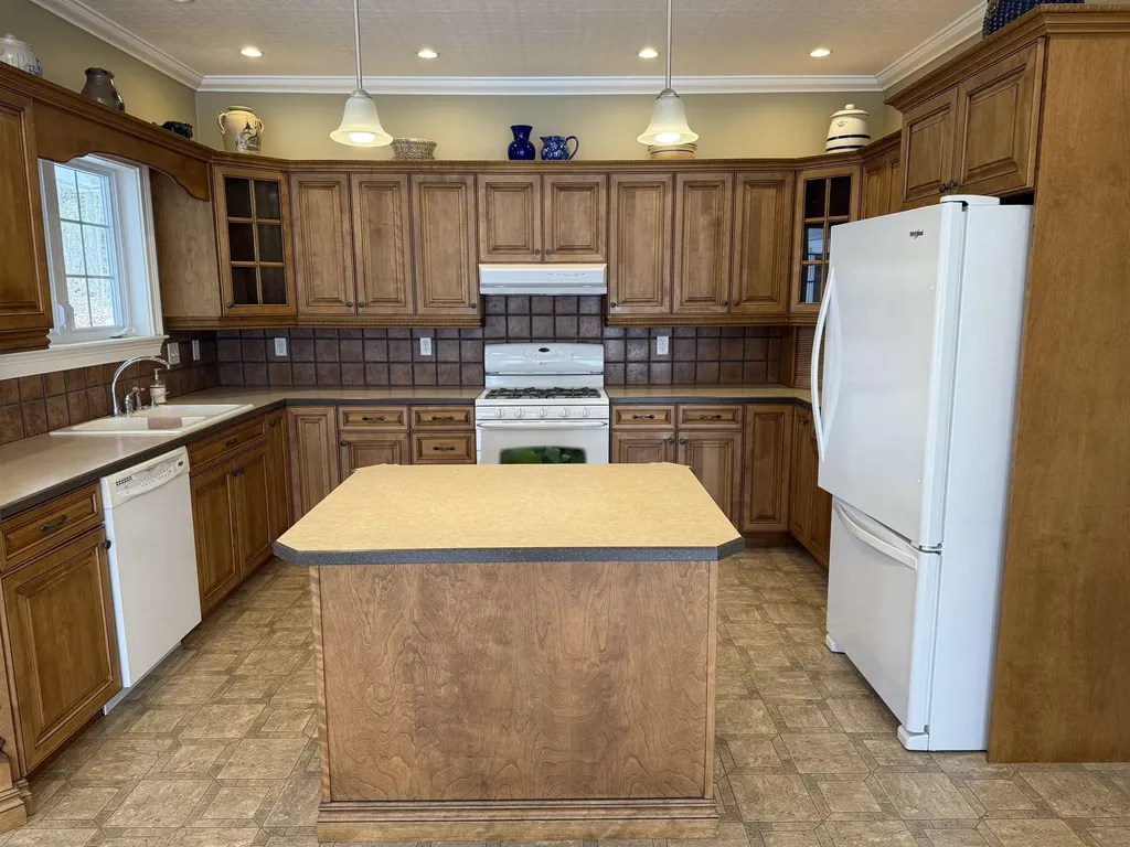 57 Farrants Point Newport City VT 05855