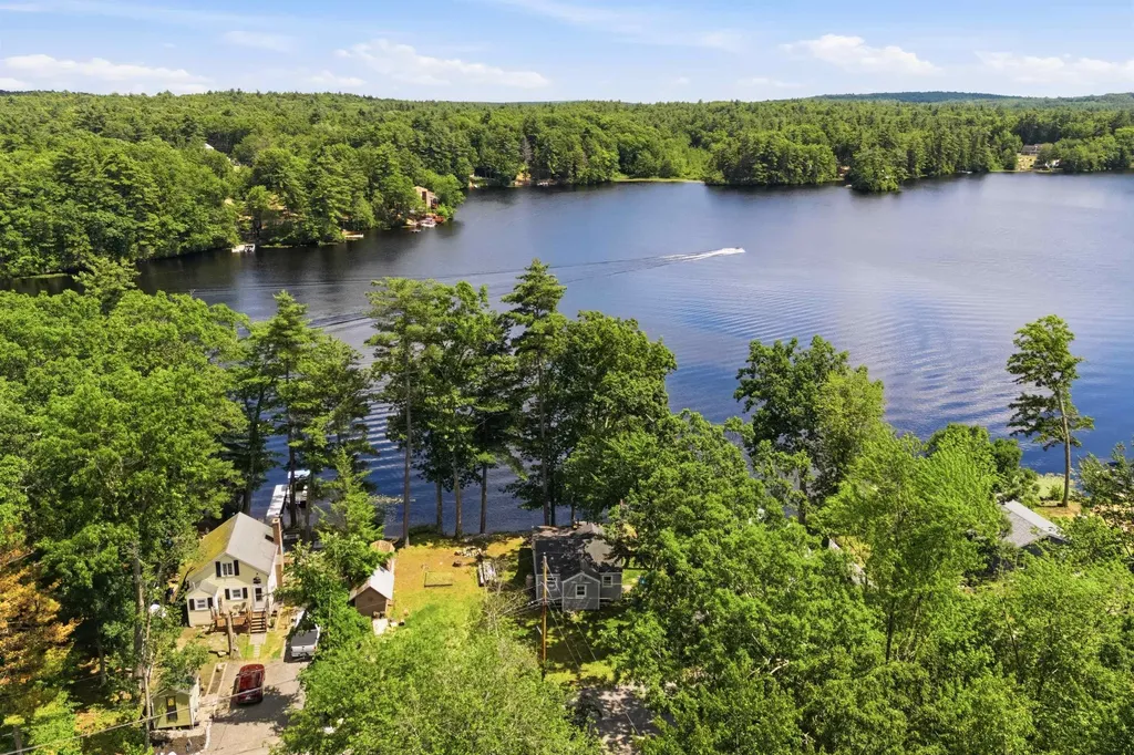 32 N Shore Road Sandown NH 03873