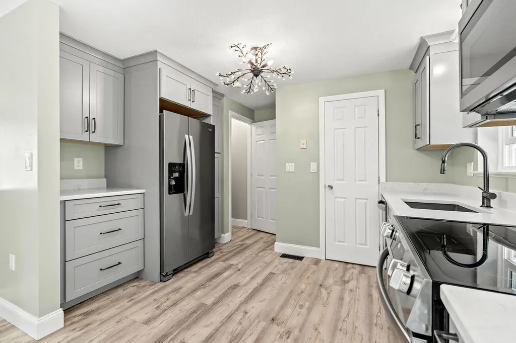 7B Belgian Court Goffstown NH 03045