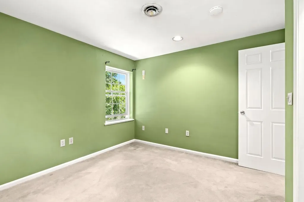 7B Belgian Court Goffstown NH 03045