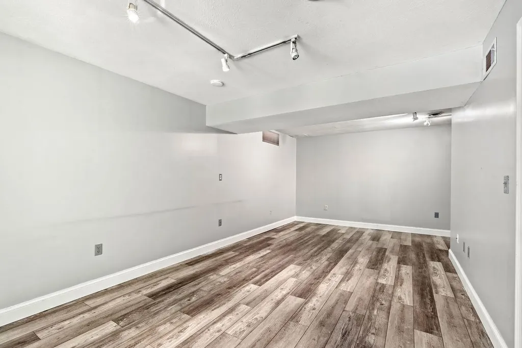 7B Belgian Court Goffstown NH 03045
